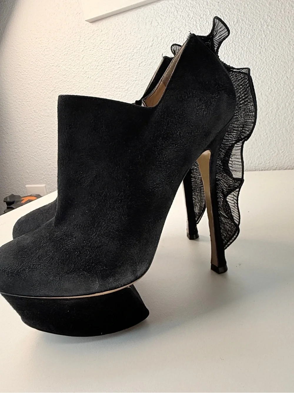 Nicholas Kirkwood Black Suede Ruffle Heel Platform Booties Size 38 With Dustbag